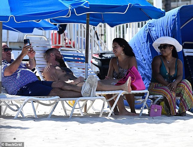 McGregor chatted intently with the woman on the sunbeds