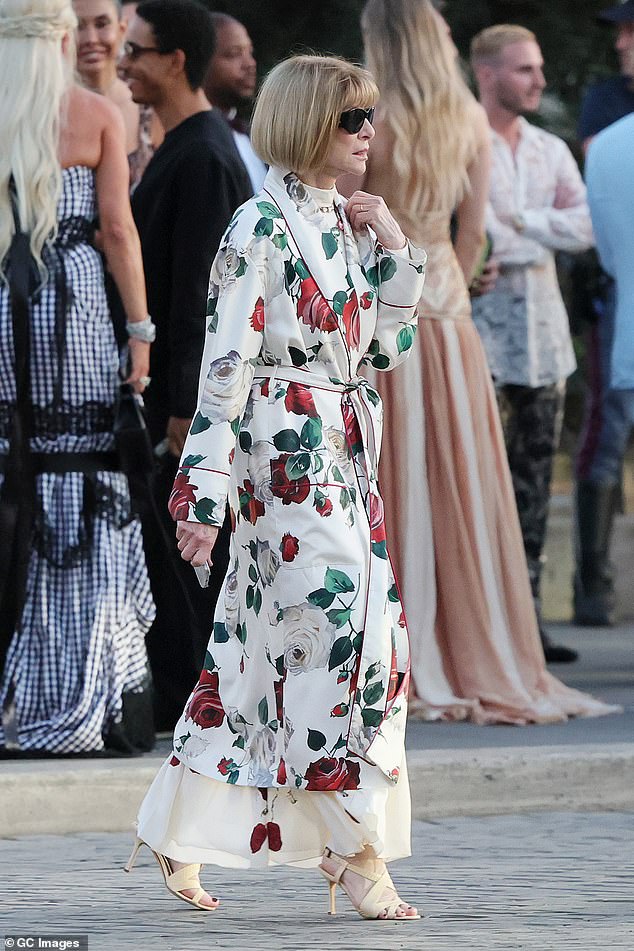 Anna Wintour also stepped out to the star-studded event as she arrived in a white wrapped trench coat which featured a red rose design