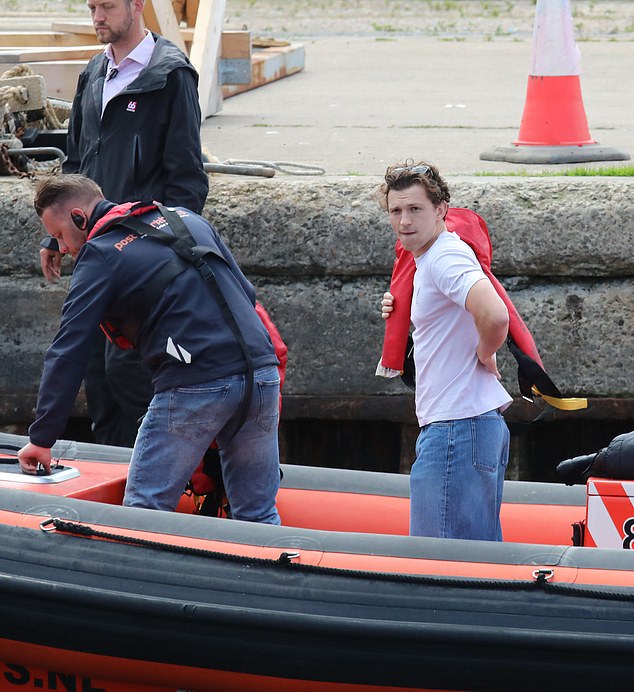 On Monday, the fan-favourite couple were both spotted jumping onboard a speedboat in Moray to whisk them away to a filming location further along the coast