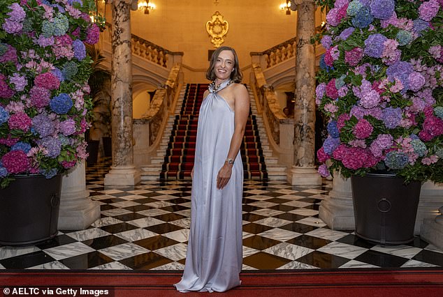 Swiatek wore a glamourous lilac gown by Stella McCartney worth more than $2,000 (£1494)