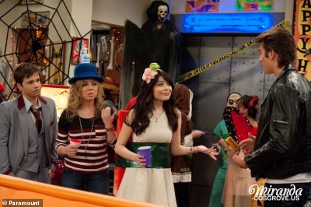 Fode and Cosgrove reunited for their leading roles in the upcoming Netflix movie after they first worked together in a 2012 episode of Nickelodeon's iCarly