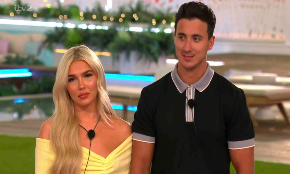 A couple on Love Island.