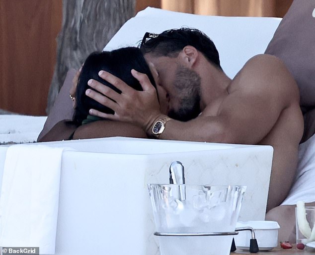 Packing on the PDA, Maya and Ruben leaned in for a kiss as they sunbathed together