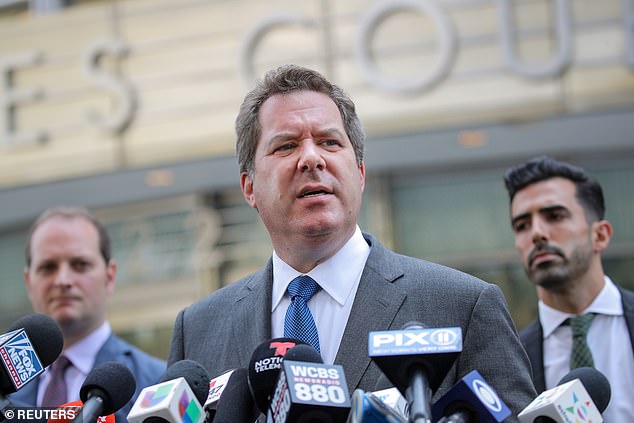 Jeffrey Lichtman, the lawyer for Joaquín 'El Chapo' Guzmán, and his four sons questioned Mexican President Claudia Sheinbaum for allegedly protecting criminal organizations
