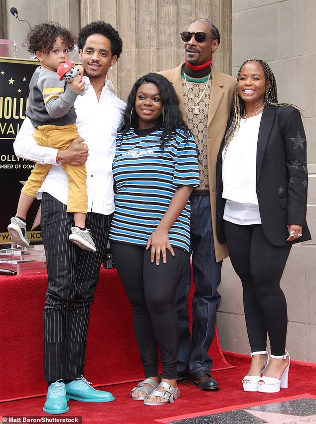 L-R: Snoop's grandson Zion Broadus, son Cordé Broadus, daughter Cori Broadus, Snoop Dogg and wife Shante Broadus pictured in 2018