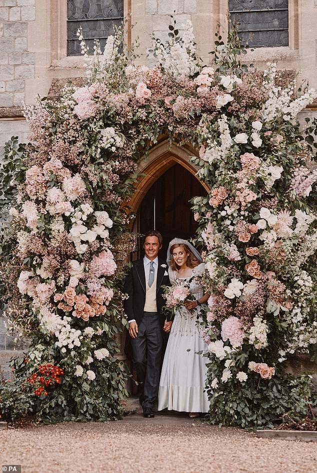 The chapel was decorated with pink and white delphiniums, rose and hydrangea, all sourced from Windsor Great Park
