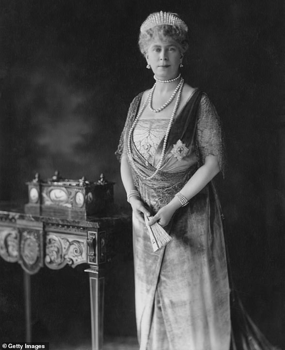 Queen Mary wearing the diamond fringe tiara in 1926