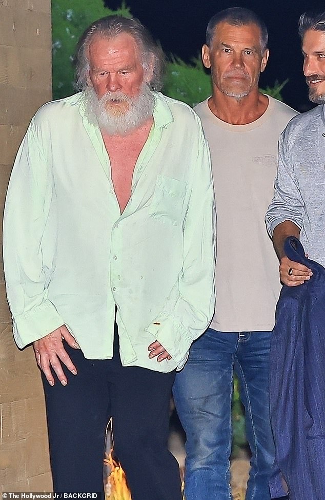 The Hollywood was joined by former costar Josh Brolin, 57, who wore a beige shirt and worn-in blue jeans