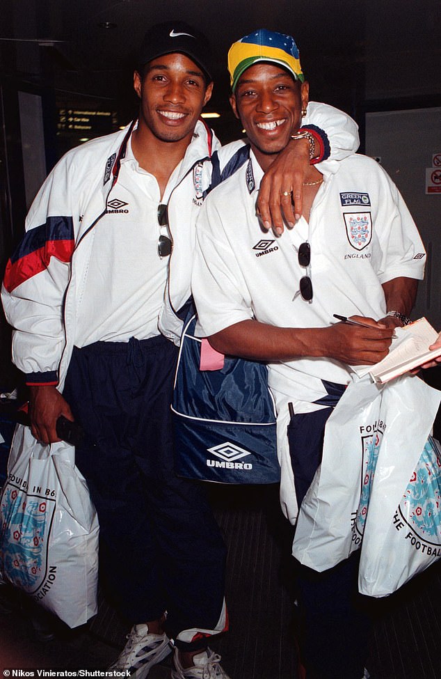 Paul Ince and Ian wright pose together in 1998 as part of the England football team