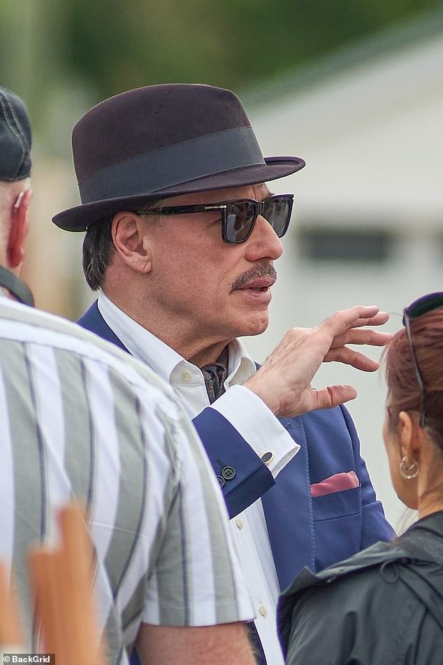 Dressed in a crisp navy suit with a maroon fedora and retro shades, he fully embodied mobster Johnny Roselli, a key player in the CIA¿s rumored plot to kill Castro