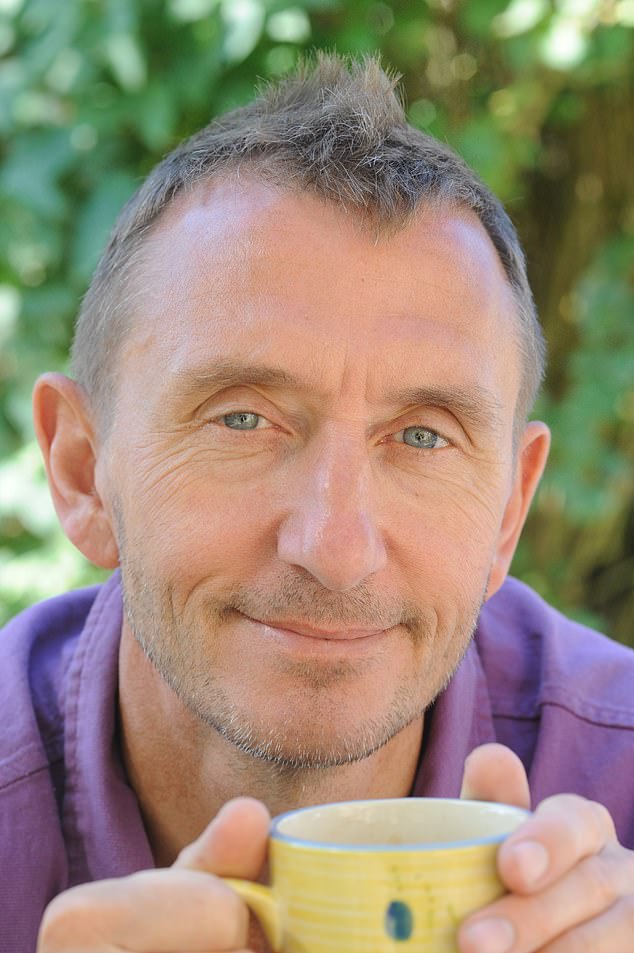 Professor Dave Goulson, Professor of Biology at the University of Sussex, and author of The Garden Jungle, believes we need to learn to live alongside wasps