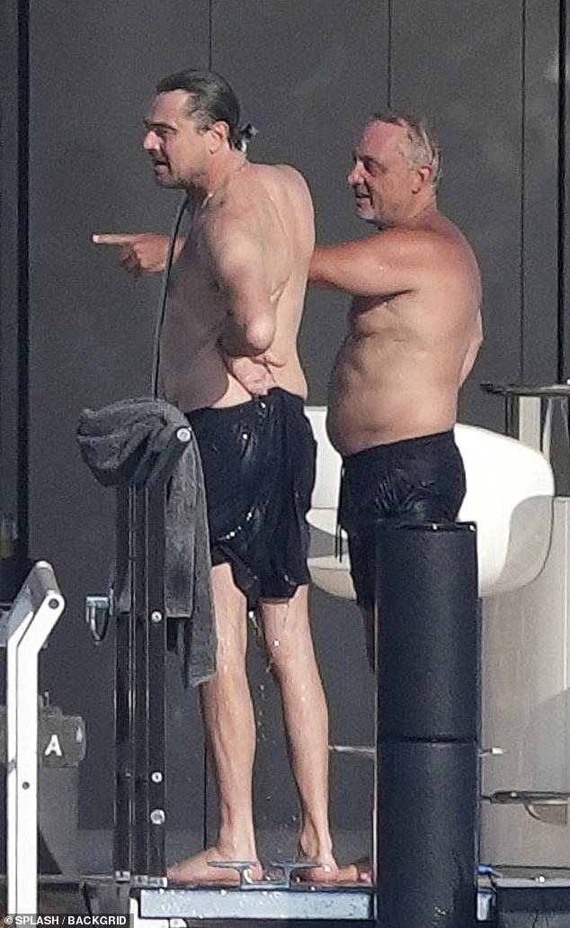 Leo was later seen rinsing off