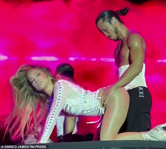 Jennifer sung on all fours in front of one shirtless dancer during a very saucy segment