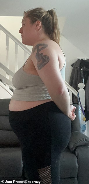 Now, Kelly explained that she's 'instantly put off' of any food she tries to consume, and even when she is 'starving,' nothing sounds appealing. She's seen before weight loss