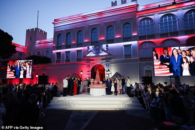 Prince Albert also addressed the people of Monégasque during a speech of thanks, of which the large crowd captured the memorable moment using camera phones