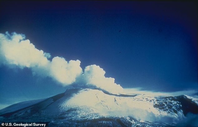Image shows the Nevado del Ruiz volcano