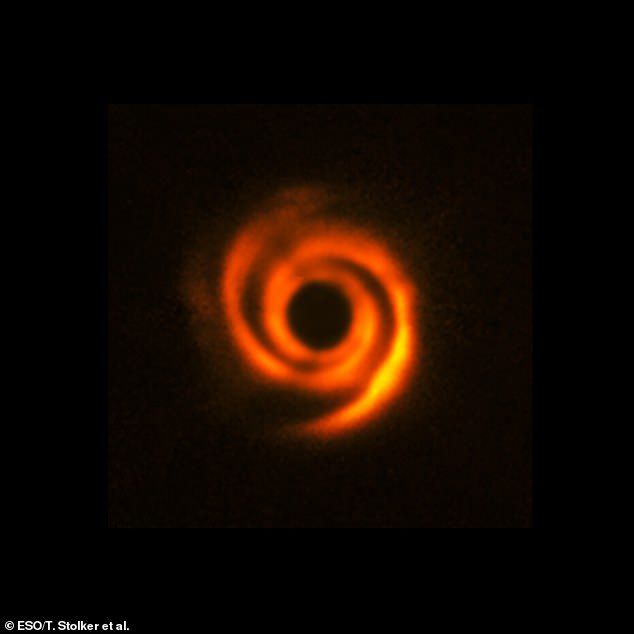 For the first time, astronomers have managed to detect a planet at the base of one of these spiral arms. This is strong evidence that the patterns around some stars are caused by newborn planets
