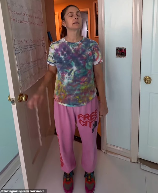 The 50-year-old talk show host took fans from room to room inside the sprawling pad as she revealed all the odd, old things she was planning on throwing out