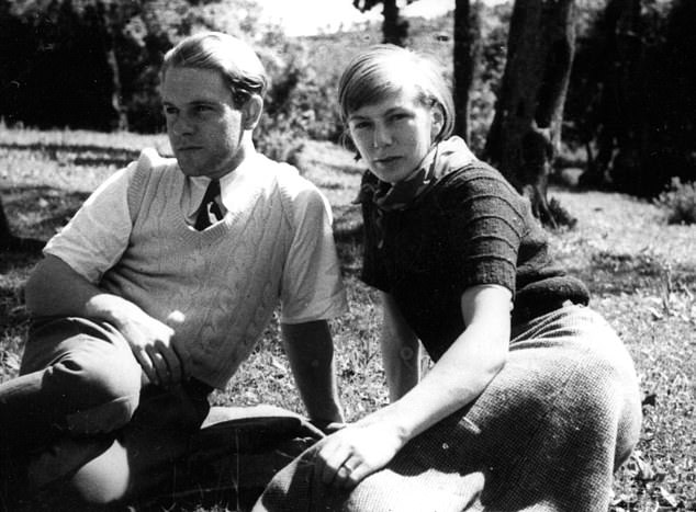 Larry and his first wife Nancy were the main drivers for the family's move to Corfu ¿ thanks to their shared desire to live a different kind of life