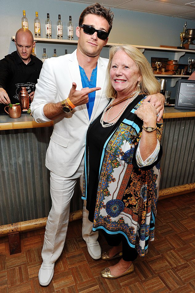 Clint dated flight attendant named Jacelyn Reeves in the '80s, and they had two kids - a son, named Scott, in 1986, and daughter, named Kathryn, in 1988; (Jacelyn's seen with Scott in 2016)