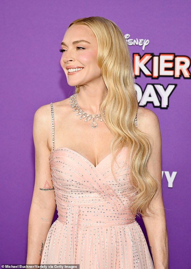 Hairstylist Danielle Priano coiffed Lindsay's waist-length blonde waves and make-up artist Ash K. Holm fully contoured her flawless complexion