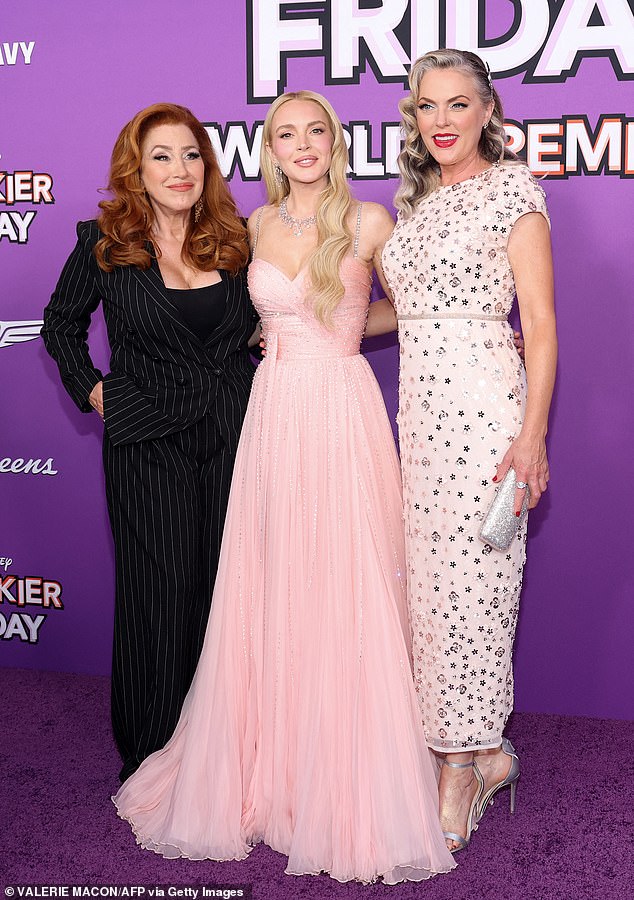 Lindsay also enjoyed enjoyed a mini-Parent Trap reunion with Lisa Ann Walter (L) and Elaine Hedrix (R), who portrays Blake Kale in Freakier Friday