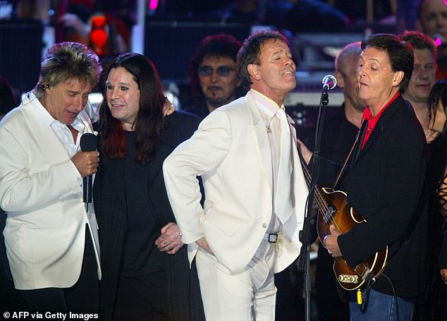 The pair rarely crossed paths, posing for a photo together once in 2001, and joining a slew of stars on-stage for The Queen's Golden Jubilee concert the following year