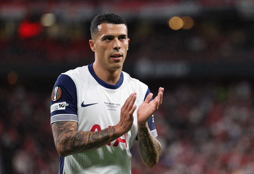 Pedro Porro of Tottenham Hotspur clapping.