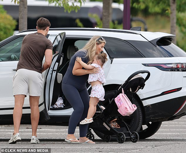 Seen out on Thursday, Shaughna and Billy were seen getting out of their car before heading into a shopping centre
