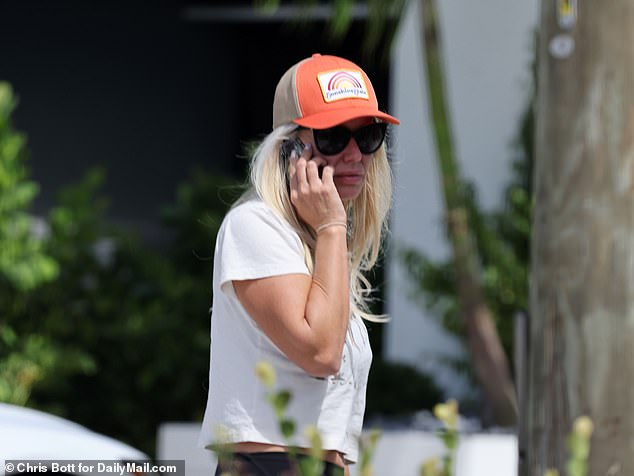 The wrestling legend’s third wife then stepped inside her friend’s home before returning to the couple’s beachfront mansion, where she was seen accepting a massive bouquet of flowers