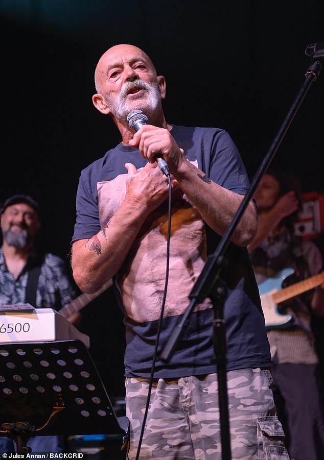Keith rocked the stage dressed in army-print shorts and a black t-shirt printed with a six-pack graphic, delivering an incredible performance