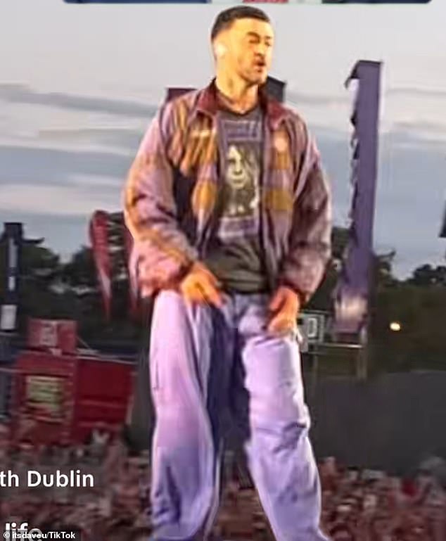 In Dublin, his performance was much the same, as showcased by viral videos of him dropping the mic and simply walking around the stage