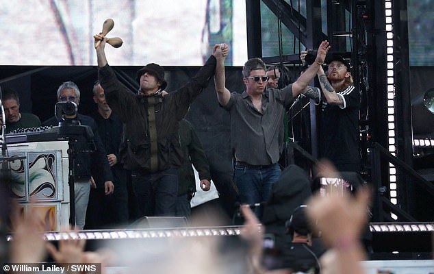 The band announced their highly anticipated reunion tour in August last year, after Noel quit in 2009 after a backstage brawl at the Rock en Seine festival in Paris