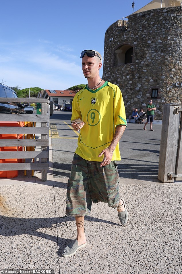 Just hours earlier, Romeo was spotted taking a stroll around the French Riviera