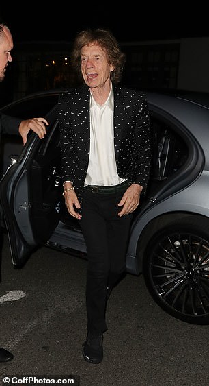 He kept comfortable in a pair of black trainers