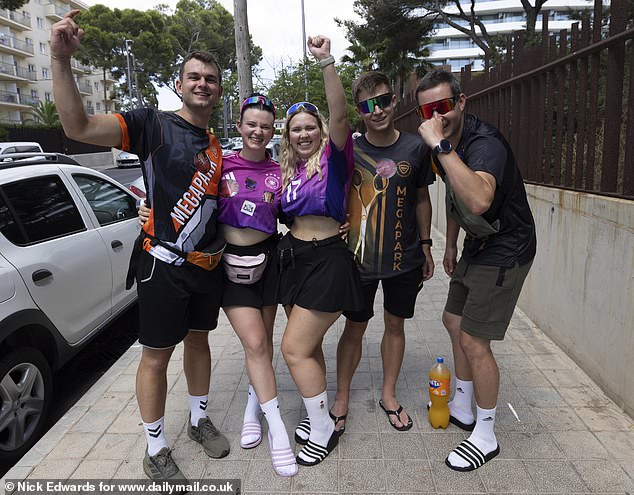 Another group of friends visiting S'Arenal. Left to right: Jonas Bux, Leonine Kratzer, Diana Hermes, Tobias Bux, and Lukas Ott