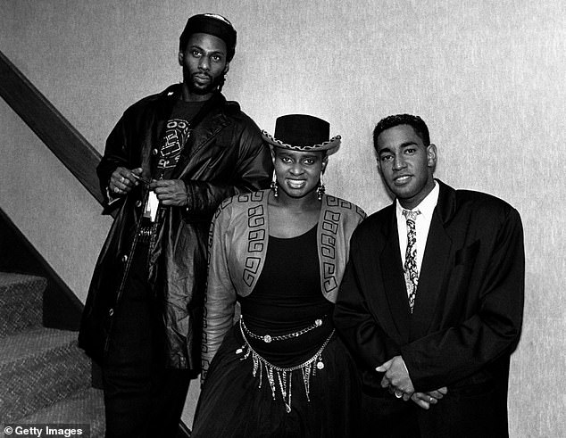 Singers Carl McIntosh and Jane Eugene, and musician Steve Nichol of Loose Ends poses for photos backstage at the Holiday Star Theatre in Merrillville, Indiana in November 1988