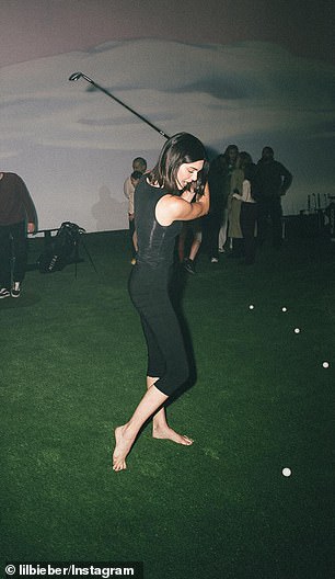 The barefoot model kept it casual in athleisure wear, donning a black tank top and matching leggings