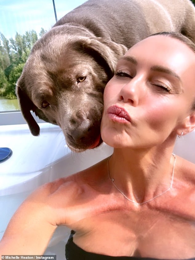 The Liberty X singer looked sensational on Saturday as she relaxed with a glass of non-alcoholic Nosecco following a day of fun in the sun with her family