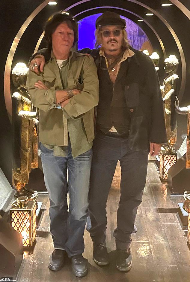 Johnny Depp has decided to move out to the English countryside, just like his late best friend, the guitarist Jeff Beck