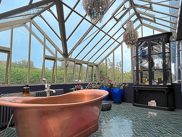 In film director Sean Mathias’s greenhouse retreat, a roll-top copper bath brings an air of romance to the space. It is where Sean soaks in the surrounding views of the Welsh countryside. Catchpoleandrye.com sells copper baths.