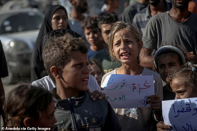Palestinian journalists, children, and families gather to demand an end to Israeli attacks and the entry of humanitarian aid, on July 19