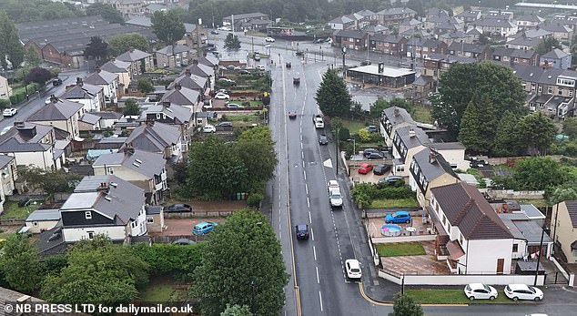 Those who live in the Leeds side (left) ostensibly benefit from better car insurance rates whilst those on the Bradford side (right) must pay higher due to crime rates