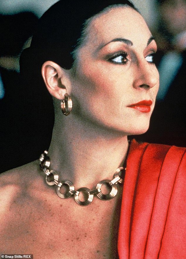 She ultimately won her Oscar for the 1985 crime comedy Prizzi's Honor, playing a gun moll opposite Jack's mafia hitman under the director of her father