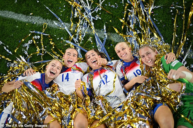 Esme Morgan, Grace Clinton, Maya Le Tissier, Aggie Beever-Jones and Anna Moorhouse of England celebrate after winning