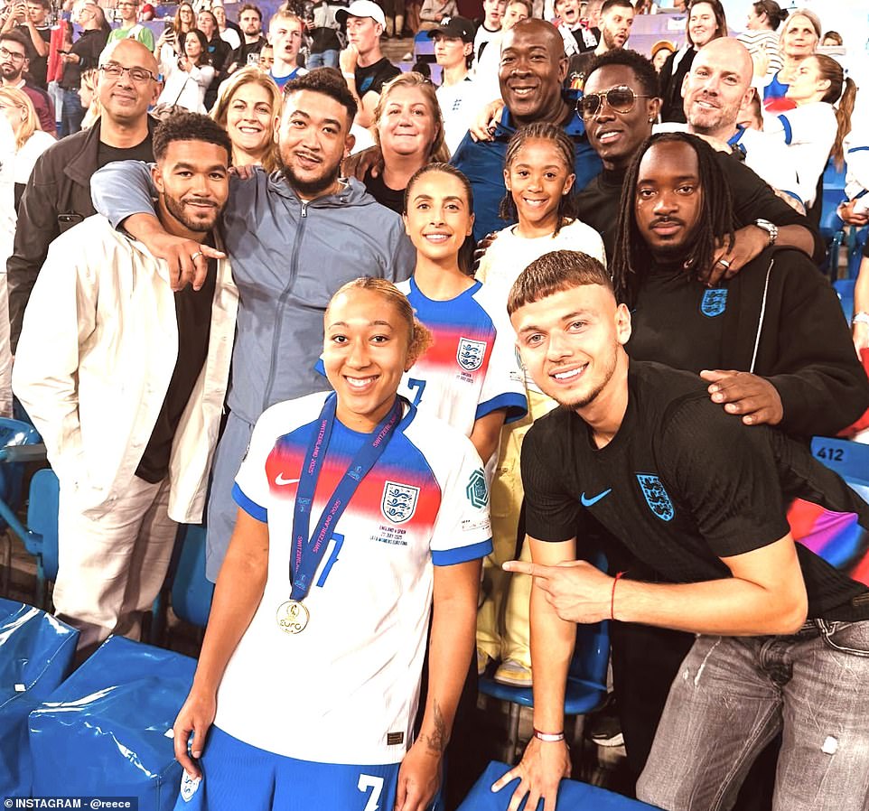 Lauren James (front, centre) posed for a group selfie with her family, including brother Reece