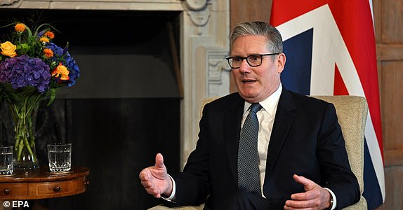 epa12258078 British Prime Minister Keir Starmer speaks during a meeting with India's Prime Minister Narendra Modi (not pictured) at the Chequers Estate, the UK prime minister's country residence, near Aylesbury, Britain, 24 July 2025. The UK and India plan to sign their long-awaited free trade agreement in a move which the British government said would boost its economy by 4.8 billion GBP (6.5 billion US dollars) a year.  EPA/CHRIS J. RATCLIFFE / POOL