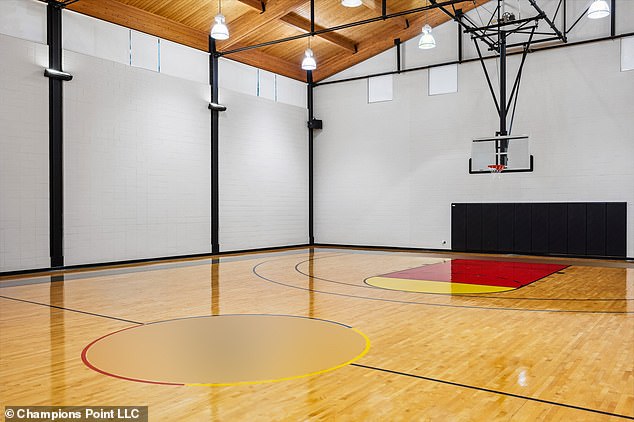 Jordan's former home comes with its very own indoor basketball court and putting green