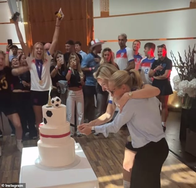 England manager Sarina Wiegman and captain Leah Williamson cut a celebratory cake