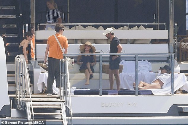 Eva soaked up the sun as she welcomed Cruz and Jackie
